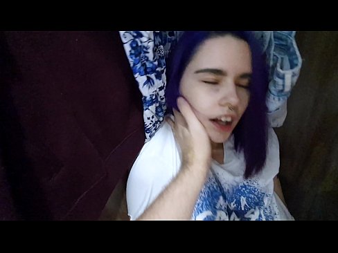 ❤️ Fann systur mína í skápnum og hjálpaði henni að koma ❤❌ Kynlífsmyndband hjá okkur ❌❤